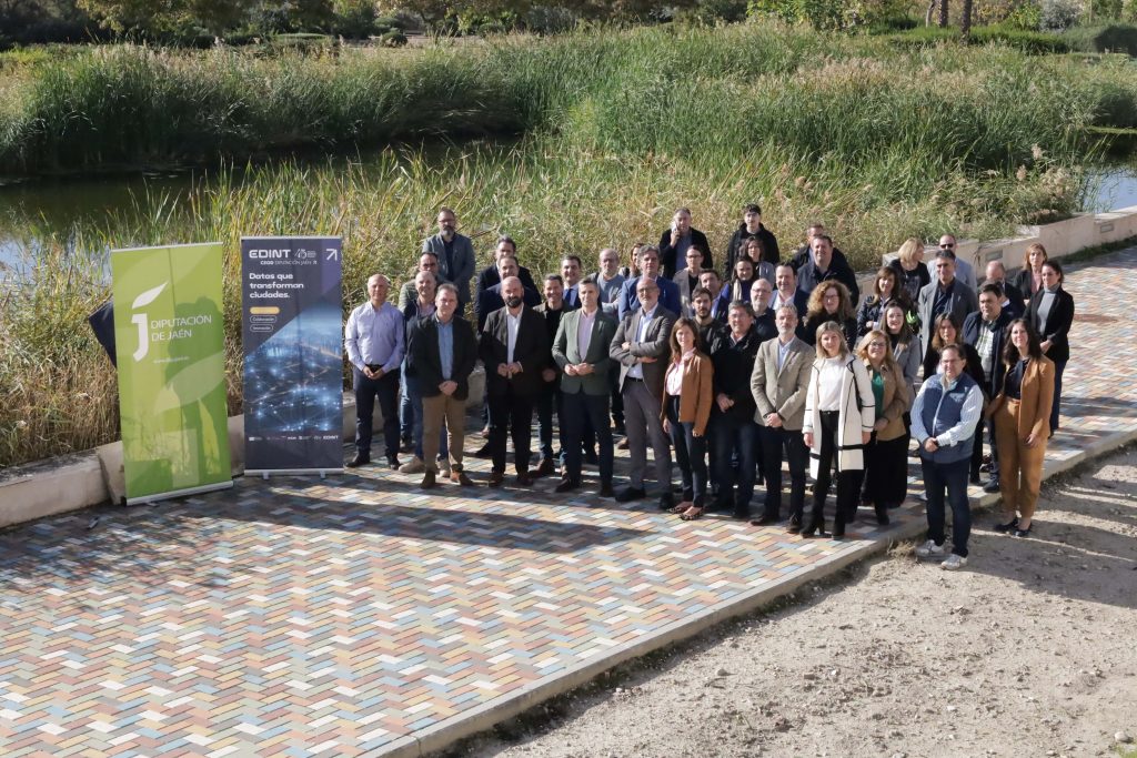 Foto de familia de la presentación del proyecto EDINT.